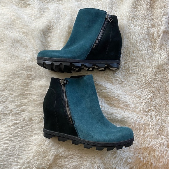Sorel Suede Wedge Booties💕 - Picture 2 of 6